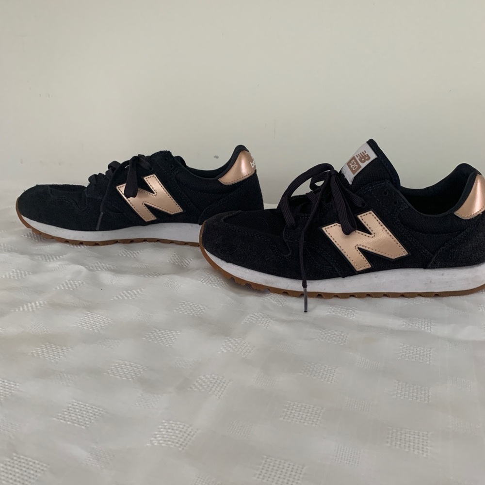 Black New Balance 520